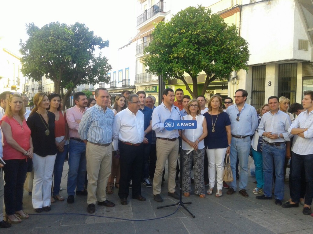 En la Plazuela, pidiendo el voto para el PP en la Elecciones, explicando a los alcalareños la importancia del momento y nuestro trabajo para España.